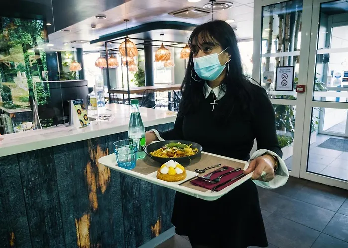 波尔多机场宜必思快捷酒店 酒店 2*